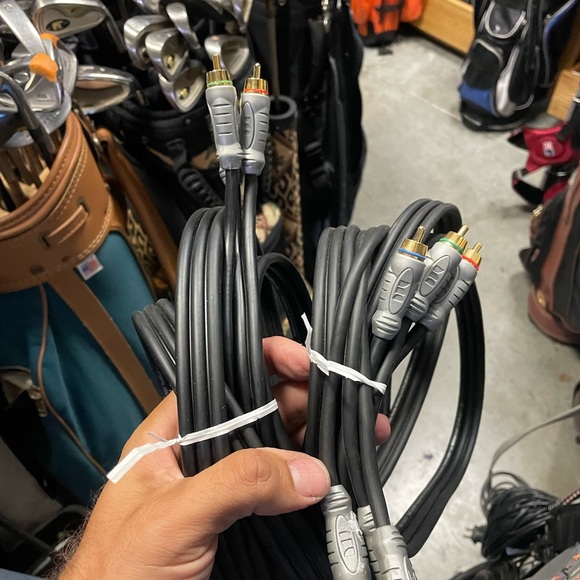 Monster Cables THX 2 Sets 6 Ft Each 
3 rca - Picture 6 of 7